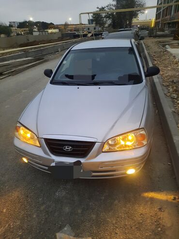 Hyundai: Hyundai Elantra: 1.6 l | 2004 il Sedan — 24