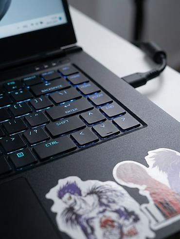 Ноутбуктар жана аксессуарлар: Продаю МОЩНЫЙ ИГРОВОЙ Ноутбук комплект i7-9750H/RTX 2060/16GB/Экран — 3