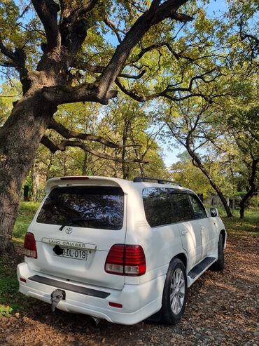 Toyota: Toyota Land Cruiser (100 seriyası) – ağ rəngdə, tam ölçülü 7 yerlik — 1