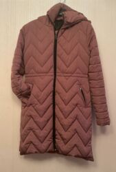 женская новая куртка: Heçbir defekti yoxdur. Ölçü-40 Metrolara çatdrılma pulsuz (ünvana ve