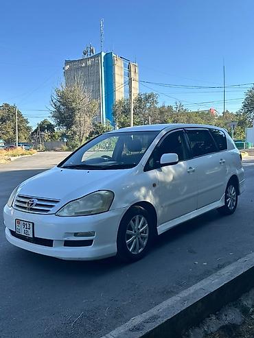 Toyota Ipsum: 2002 г., 2.4 л, Автомат, Газ, Минивэн