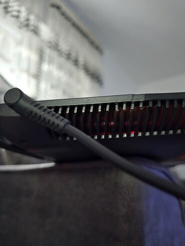 ASUS: Intel Core i7, 17.3 " — 9