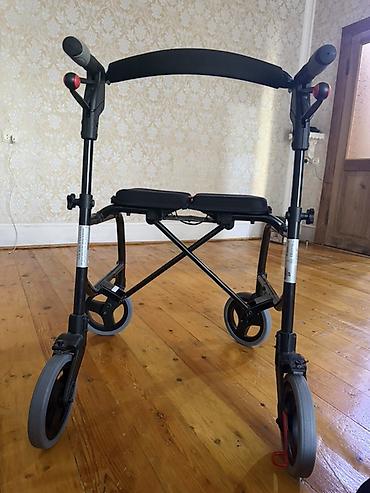 tibbi məhsullar: Yüngül çəkili 4 təkərli rollator – oturacaqlı və arxa söykənəcili — 1