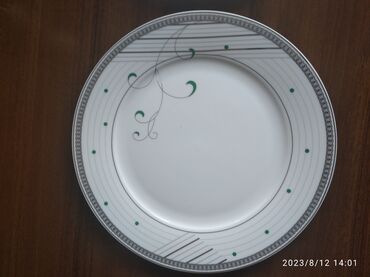 персон посуды: Тарелки, костяной фарфор высшего качества диаметр 21 и 26 см. по 12