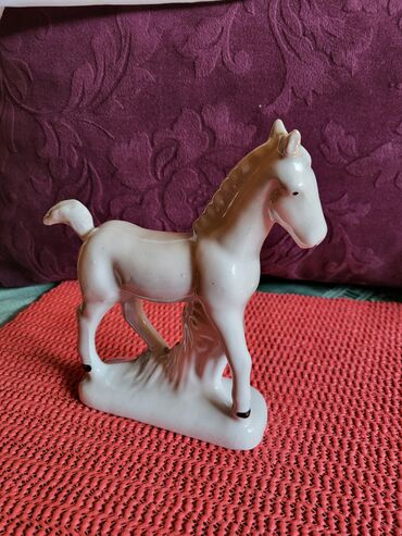 Figurice i makete: Figura nova porcelanska iz 70ih. Figura bez ostecenja,sve na njoj — 7