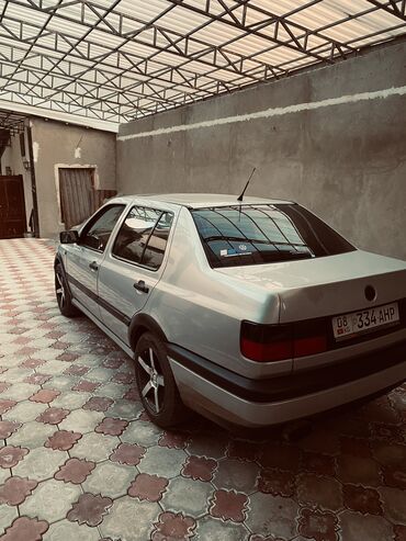 на фит обмена: Volkswagen Vento: 1993 г., 1.8 л, Механика, Бензин, Седан