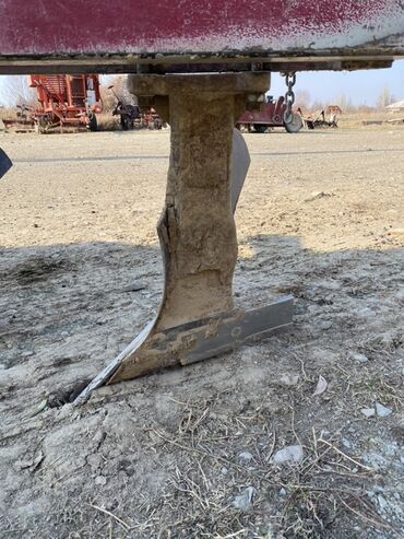 Оборотные плуги, перевертыши: Навесной оборотный плуг для трактора, 5-корпусный. Плн 5-35. Рама — 8