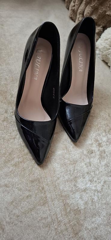 qış botinkaları: Qara laklı qadın tuflisi – JULINA - Model: klassik “stiletto” - — 2