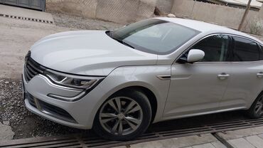 купить киа соренто: Белый седан Renault Talisman. Автомобиль оснащен стильными литыми