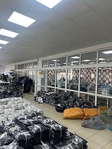 Аренда помещений свободного назначения: 1 этаж Первая линия Площадь: 630 м² Арендная ставка: 5 $/м² Сдаётся — 8