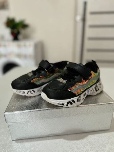 Women's Sneakers and athletic shoes: 1-2. Фото Кроссовки модные классные удобные для девочек. Размер 28 — 2