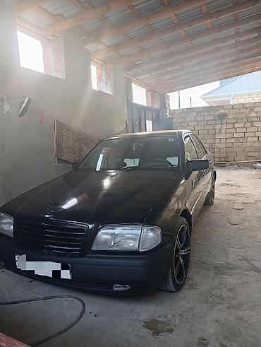 w202 duman: Mercedes-Benz C280 (W202), qara rəng. - Benzin mühərriki, arxa — 1