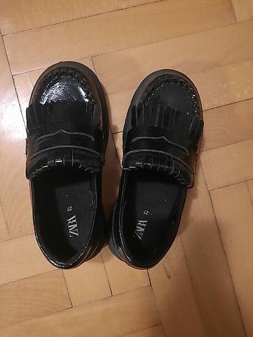 zara obuca snizenje: **Zara mokasine / cipele, broj 27** Crne dečje mokasine brenda — 1