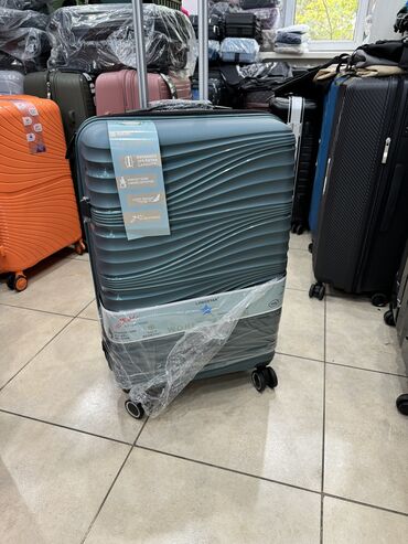 Чемоданы: Чемодан, Новый, Средний (40 - 70 л), Вращающиеся колеса на 360°, Водонепроницаемость, Кодовый замок — 4
