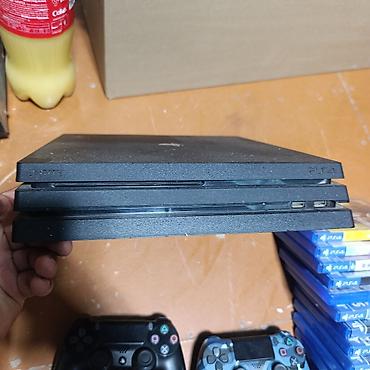 швей машинка: PlayStation 4 Pro (черная) + 2 геймпада DualShock 4 + набор дисков ИЛИ — 2