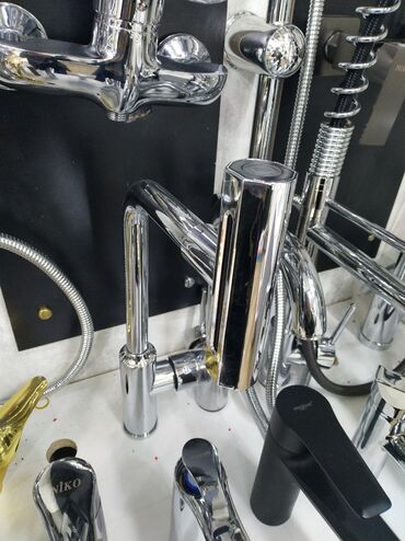 выключатель с регулятором яркости: Mətbəx/Qabyuyan üçün xrom kran - Parlaq xrom örtük – paslanmaya və su