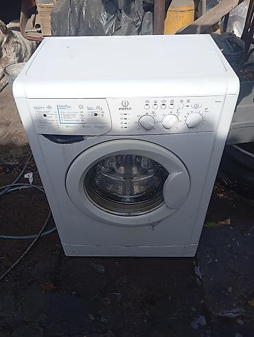 Продаю стиральную машинку.автомат б/у рабочая indesit wisl 83 . 4,5