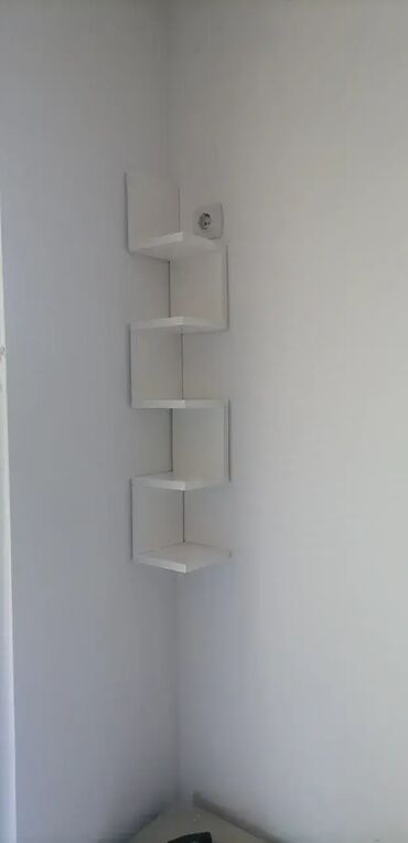 Police: Polica 6 Materijal i Dekor: Izrađena od univera debljine 18mm — 3