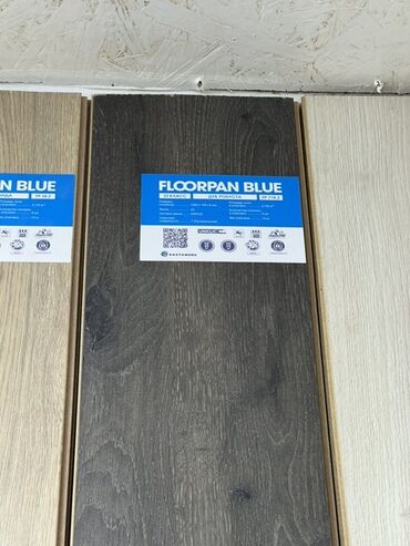 Ламинат: Ламинат Floorpan Blue с текстурой дерева. Отличается прочностью и