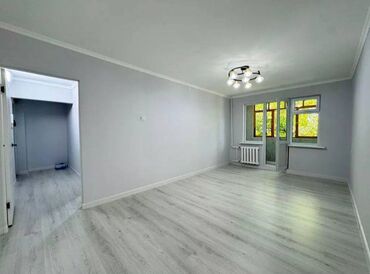продаю квартиру в пишпеке: 2 комнаты, 47 м², 104 серия, 3 этаж, Евроремонт