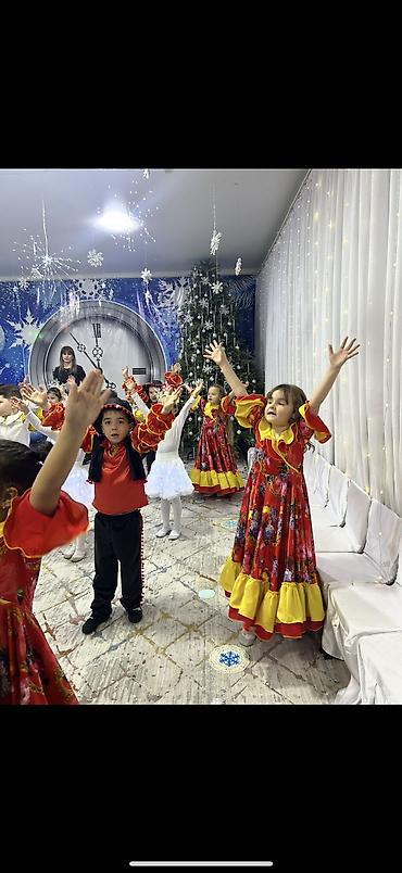 Прокат детских карнавальных костюмов: Прокат детских новогодних костюмов Что предлагаем: - Тематическая — 10