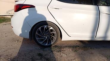 17 disk teker 4 bolt: Hyundai orijinal yüngül lehimli disklər və təkər komplekti - Model — 2