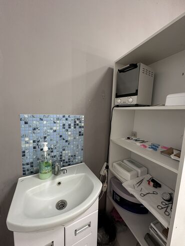 Салоны красоты: СРОЧНО ‼️ продаю студию красоты в центре Бишкека НЕ ПОМЕЩЕНИЕ а — 8