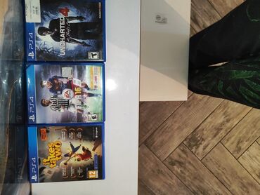 PS4 (Sony Playstation 4): Sony PlayStation 4 Slim modeli qara rəngdədir.1 Tb Əla vəziyyətdədir — 10