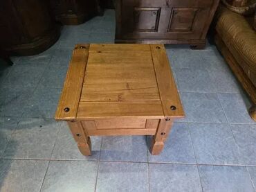 Stilski klub stolovi: Stocic u odlicnom stanju. Duzina 58 cm Sirina 58cm Visina 53 cm — 3