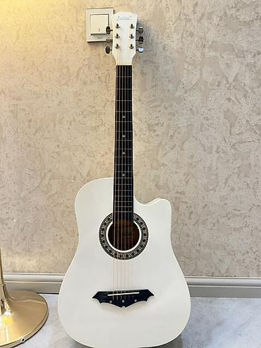 ritmler: Ağ rəngli akustik gitara – DieLsel markası - Korpus: dreadnought — 1