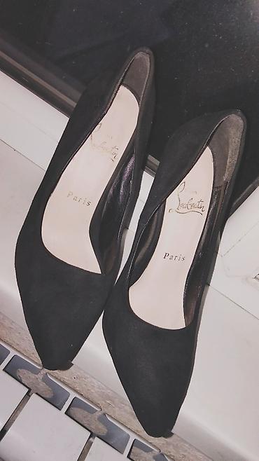 Туфли-лодочки Christian Louboutin, классическая модель с острым at lalafo.kg Туфли-лодочки Christian Louboutin, классическая модель с острым