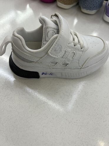 Детская обувь: Кеды по 650с, новыекачество супер Белые размеры 29 Чёрные размеры