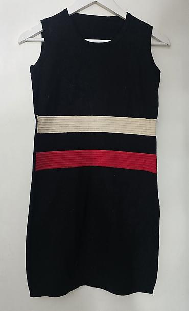 oliver bor: Slatka mini haljina, knit, kao dzemper materijal. Pozadi skroz crna — 1