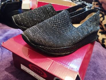 чай каталина для похудения: Qadın ayaqqabısı – parıltılı slip-on - Rəng: qara, parıltılı saplarla