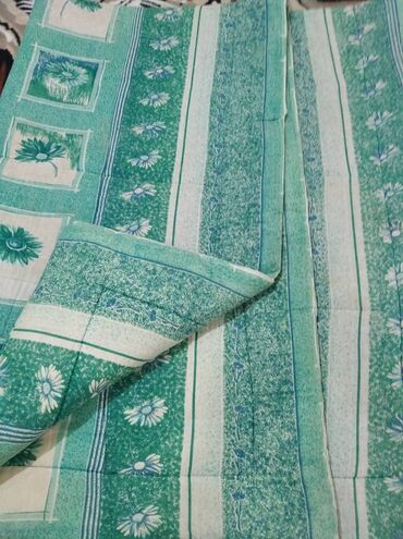 домашний текстиль: Подушки и Одеяло ватное. Зеленоеватное, стёганое, ткань х/б