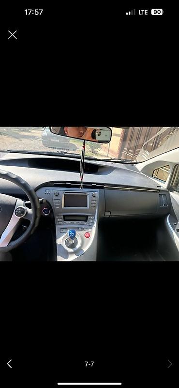 вдоль реки: Toyota Prius: 2015 г., Гибрид, Хэтчбэк — 5