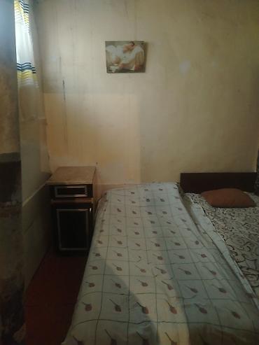 комната аренда: Kirayə üçün sadə, mebellə təchiz olunmuş otaq Təsvir: - 1 otaq: 1 — 2
