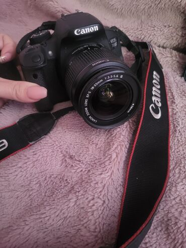 продаю видеокамеры: Срочно Продаю,отличное состояние 
штатив в подарок
Canon EOS 700D
