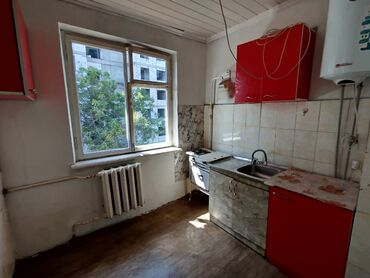 суточная квартира в кара балте: 1 бөлмө, 46 кв. м, 103-серия, 4 кабат, Эски ремонт