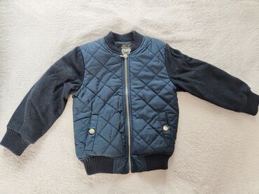 демисезонная куртка zara для мальчика: Продается куртка темно синего цвета для мальчика на возраст 4-5 лет