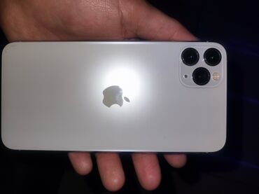 Apple iPhone: IPhone 11 Pro Max, Б/у, 512 ГБ, Белый, Зарядное устройство, Защитное стекло, Чехол, 76 %