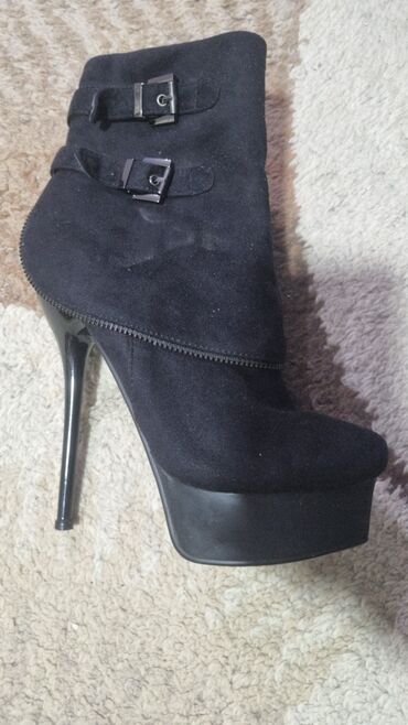 new yorker zene: Ankle boots, Antonella Rossi, 38