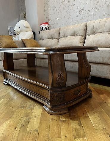 tibbi rəf: Klassik üslubda salon üçün orta stol - Material: tam ağac (qoz), tünd — 1