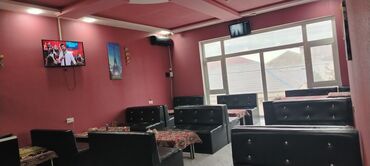 Здания: Salam obyekt xırdalanda FHN yaxınlığında yol kənarında yerləşir. Ofis