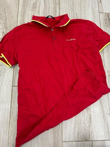 benetton muške majice: T-shirt Guess, S (EU 36), color - Red