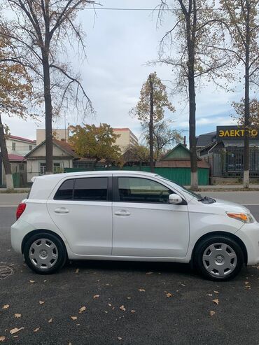 Toyota: Toyota ist: 2012 г., 1.8 л, Автомат, Бензин, Универсал