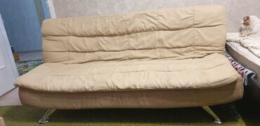 натяжные чехлы на диван: Диван-кровать, цвет - Бежевый, Б/у