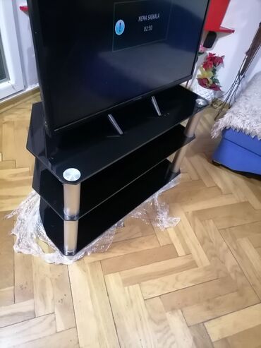 Komode: Sto stakleni ispravan dobar za TV. Kao nov je. Oko 80 /40 /50 — 21