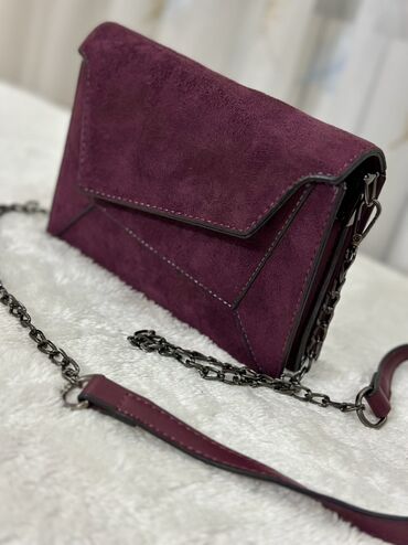 женские красные кеды: Bənövşəyi rəngdə çiyin/çarpaz çanta - Material: süet fakturalı üst