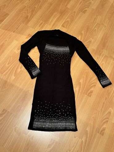 женские вязанные свитера: Olcu STD. 2 defe geyinilib. Matreal superdi. Strecdi. Qalinligi var